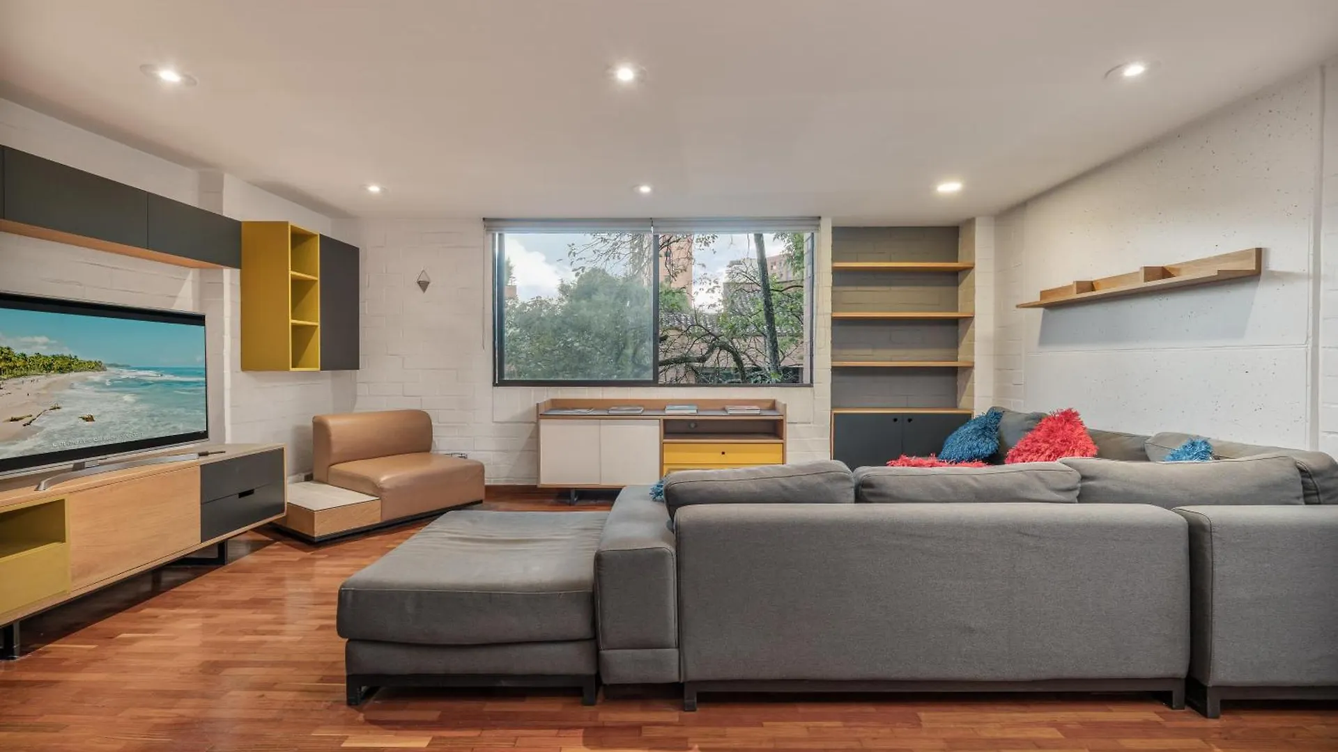 Beautiful 2 Bedroom Luxury Condo In Provenza Medellín Kolumbien